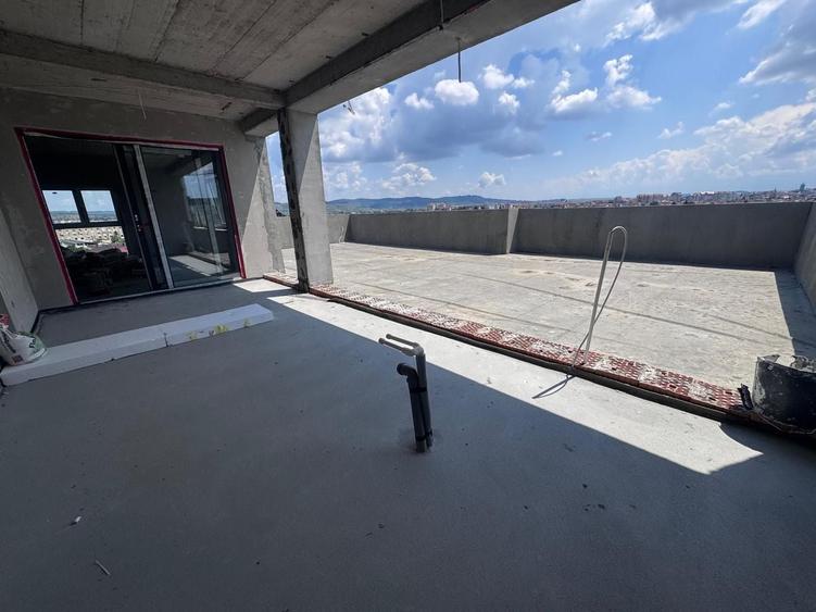 Penthouse cu 3 camere decomandat în Țiglari