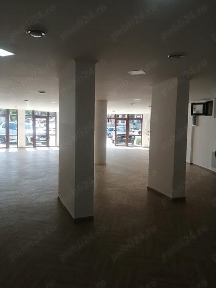 Spațiu comercial, de 200 mp, în Central