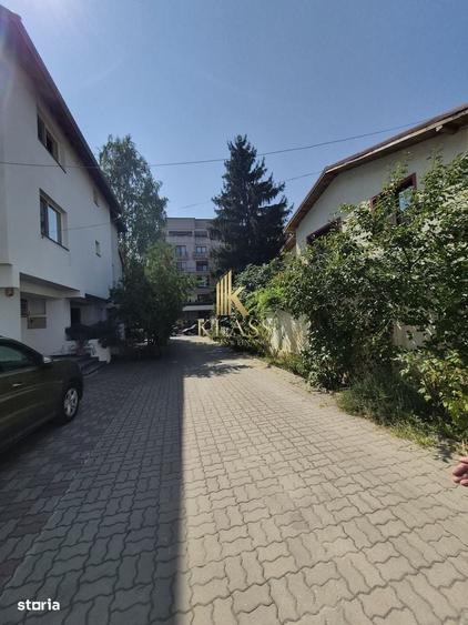 Apartament cu 4 camere decomandat în Herăstrău