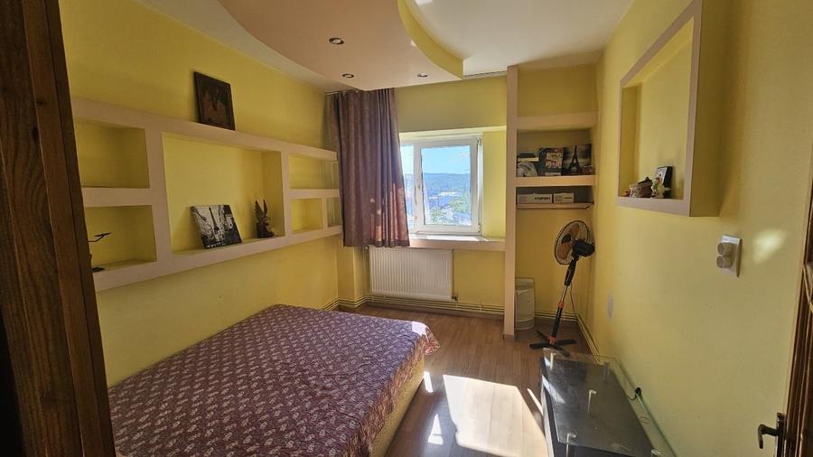 Apartament cu 3 camere decomandat, mobilat în Baza 3