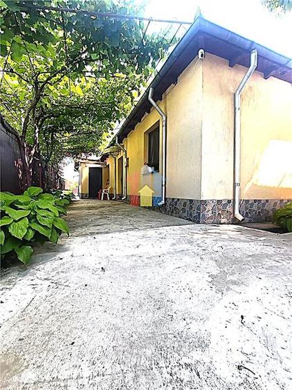 Casă cu 4 camere cu Teren 443 Mp în Cazasu