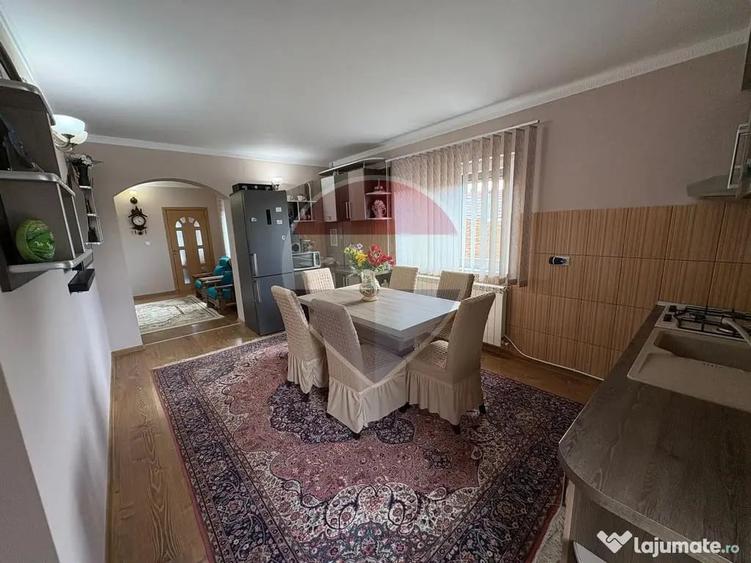 Casă cu 5 camere cu Teren 2687 Mp în Mădăras
