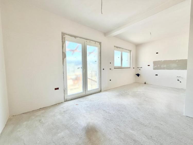 Duplex cu 3 camere cu Canalizare în Moșnița Nouă