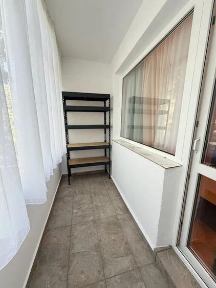 Apartament cu 3 camere semidecomandat, mobilat în Podu Roș