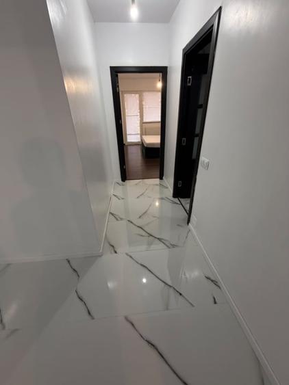 Apartament cu 3 camere semidecomandat în Florești
