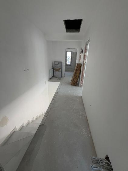 Casă individuală cu 4 camere cu Canalizare în Central