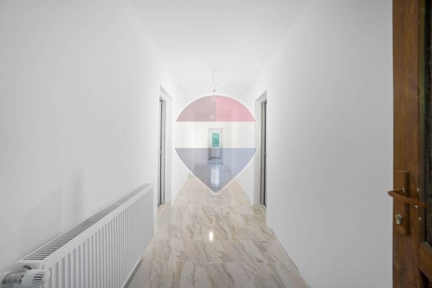 Hotel/Pensiune, de 377.5 mp, în Plaiul Foii