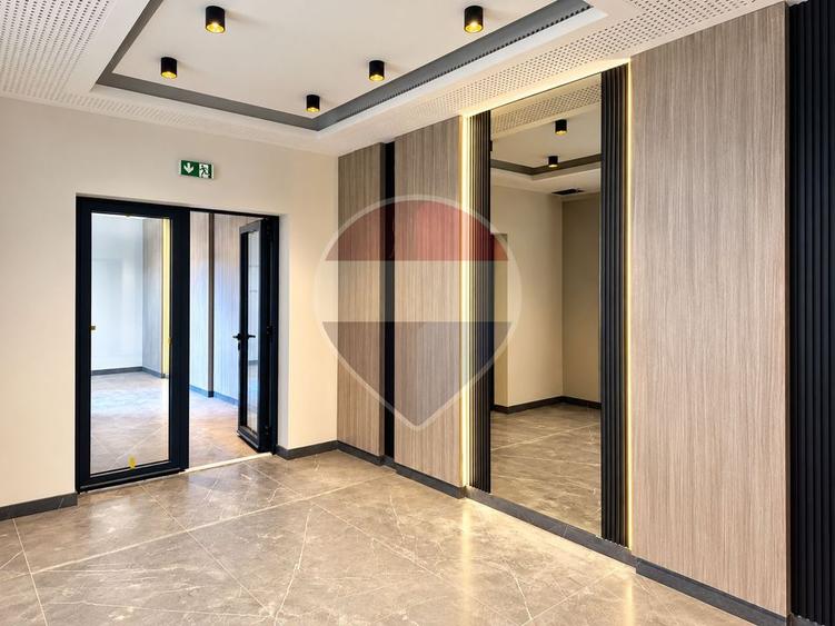 Apartament cu 3 camere semidecomandat în Gara de Est