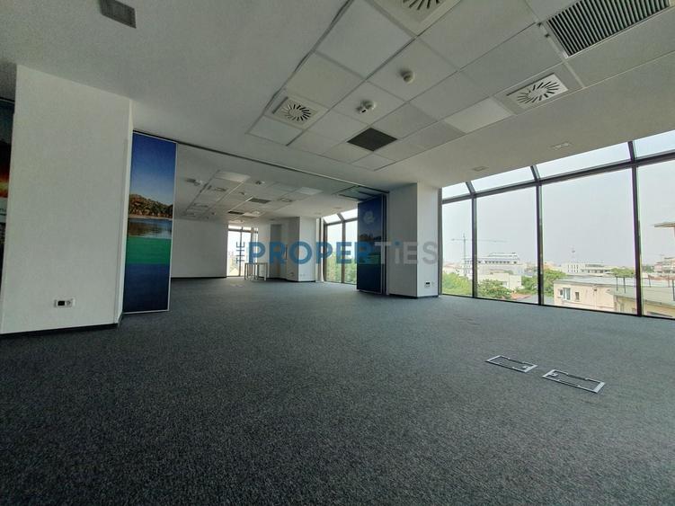 Birou, de 1,365 mp, în Universitate