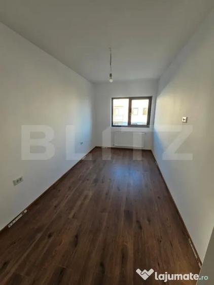 Apartament cu 4 camere semidecomandat în Central