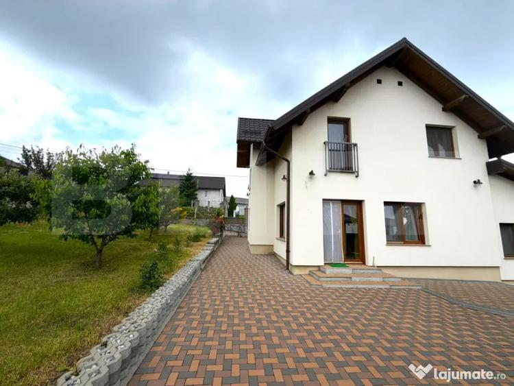 Casă cu 4 camere cu Teren 500 Mp în Central