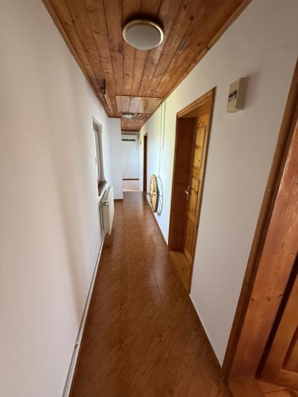 Casă individuală cu 7 camere cu Canalizare în Bolintin-Deal