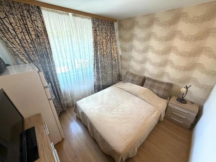 Apartament cu 3 camere semidecomandat în Rovine