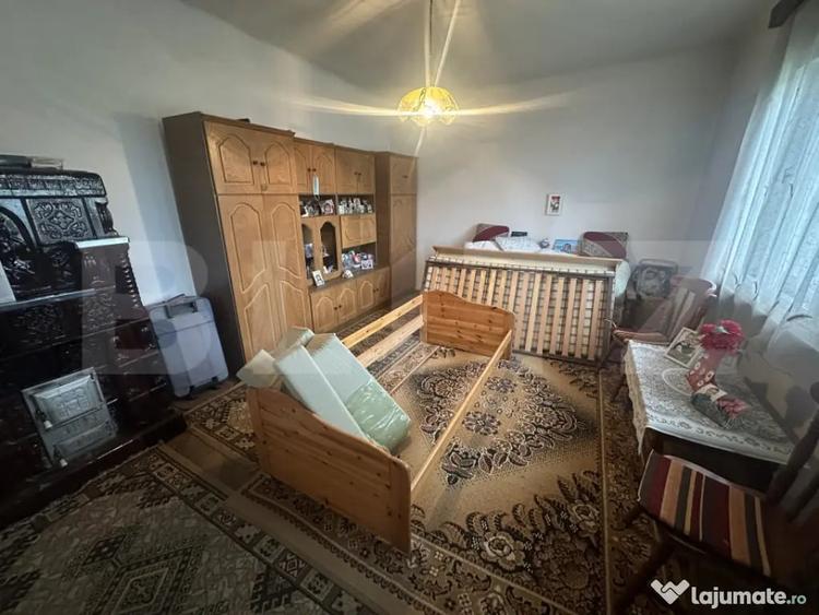 Casă cu 4 camere cu Teren 1371 Mp în Păulești