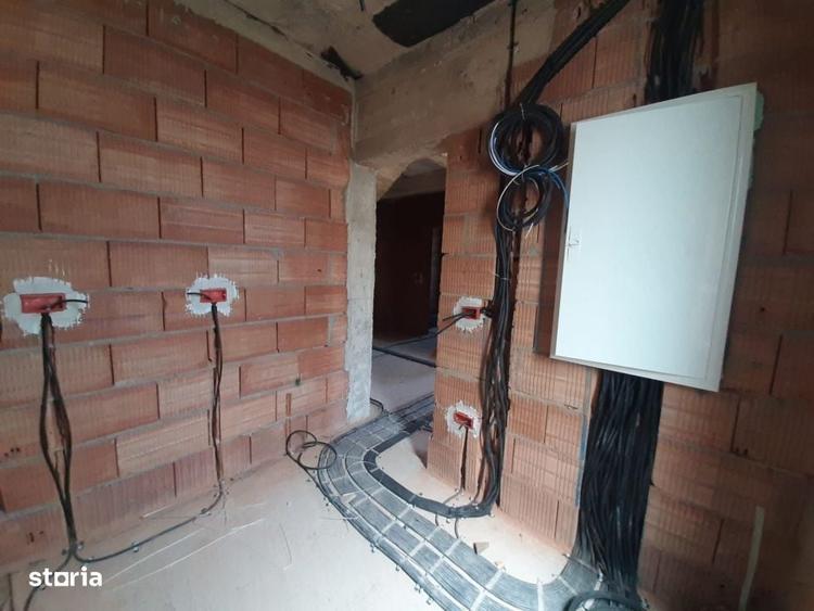 Casă cu 4 camere cu Teren 300 Mp în Ghiroda