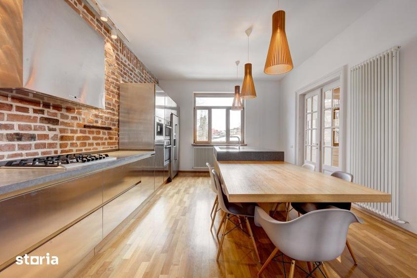 Apartament cu 4 camere, mobilat în Central