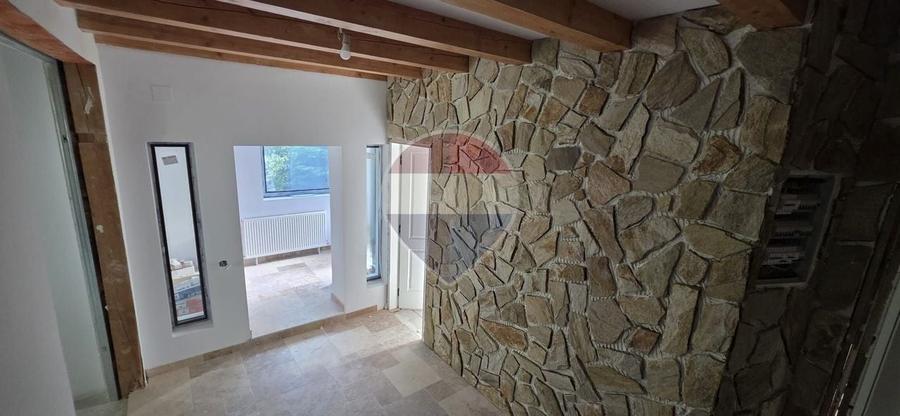 Casă individuală cu 5 camere cu Teren 3400 Mp în Valea Voievozilor