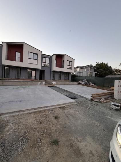 Casă cu 4 camere în Palazu Mare