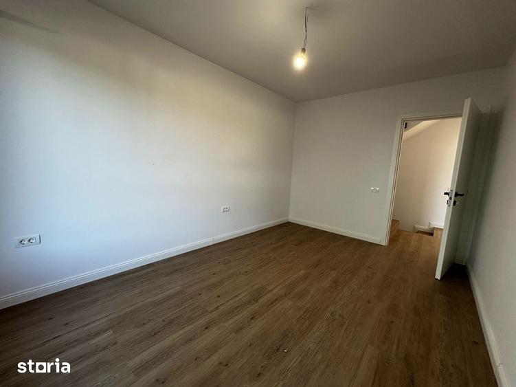 Casă cu 5 camere cu Teren 240 Mp în Mogoșoaia