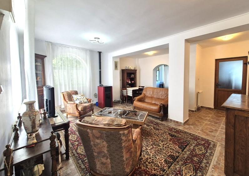 Casă cu 5 camere cu Teren 436 Mp în Central