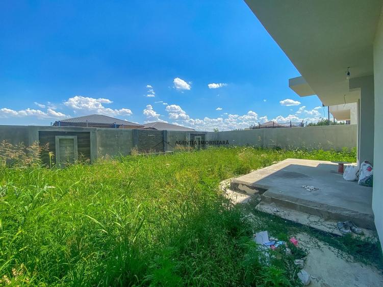 Casă individuală cu 4 camere cu Canalizare în Odăile