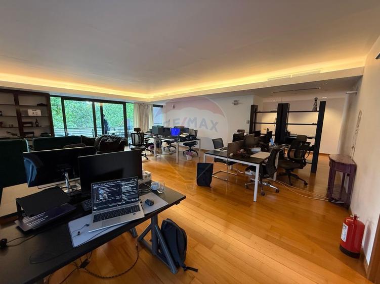 INCHIRIERE Apartament cu 3 camere in zona Primaverii - 1