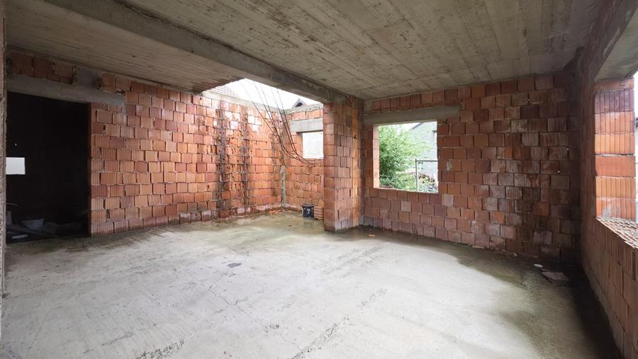 Casă individuală cu 6 camere cu Canalizare în Curtici