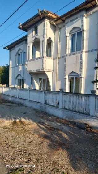 Casa din caramida, complet utilata - 2