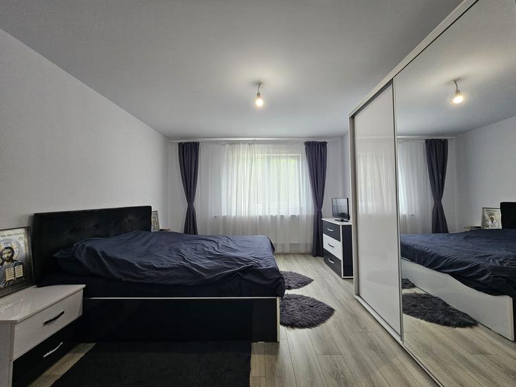 Casă cu 5 camere cu Teren 880 Mp în Păuliș