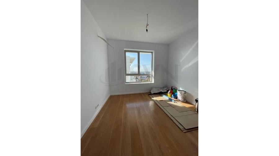 Penthouse cu 4 camere semidecomandat în Domenii