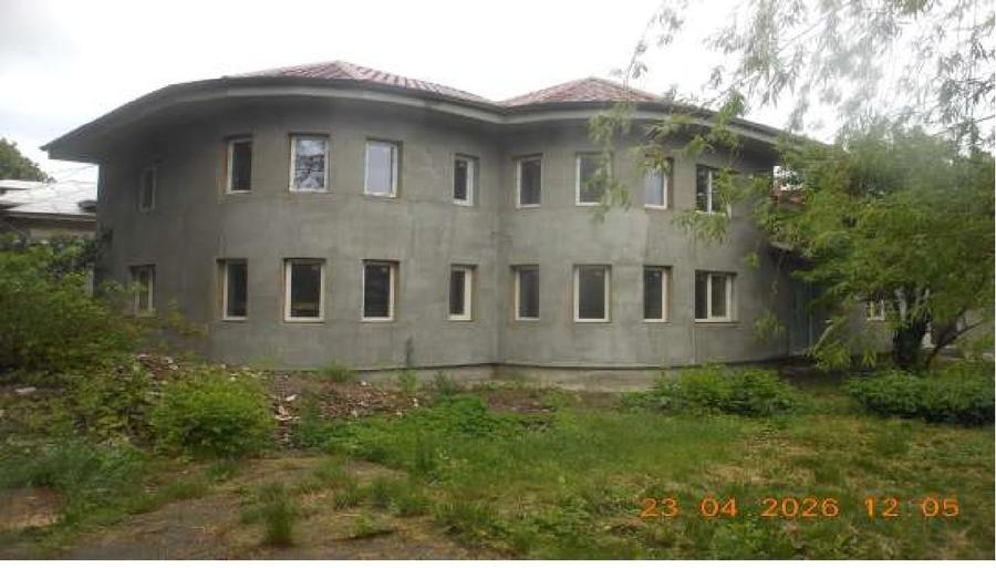 Casă individuală cu 4 camere cu Teren 1344 Mp în Est