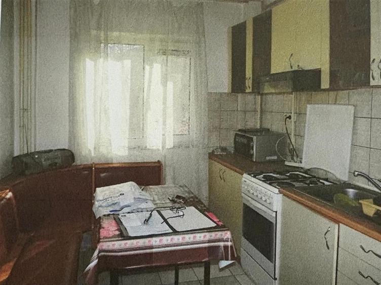 Apartament cu 3 camere decomandat în Județean