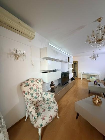 Apartament cu 3 camere decomandat în Doamna Ghica