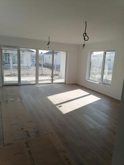 Casă cu 3 camere cu Teren 500 Mp în Cheriu