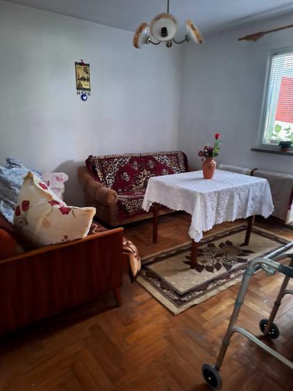 Apartament cu 3 camere decomandat în Precista