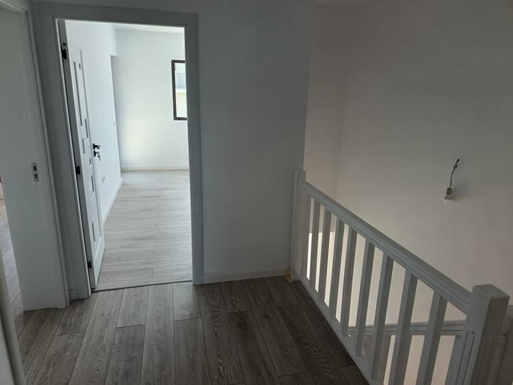 Duplex cu 4 camere cu Canalizare în Valea Lupului