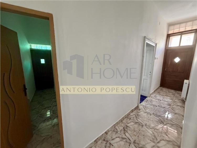 Casă cu 4 camere cu Canalizare în Ultracentral