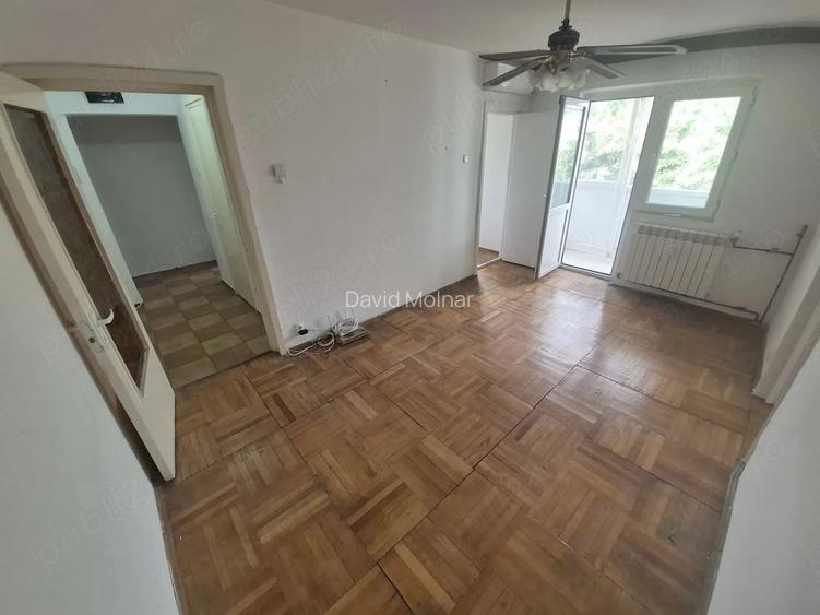 Apartament cu 3 camere de vanzare - Calea Sagului