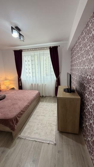 Apartament cu 2 camere decomandat în Tractorul