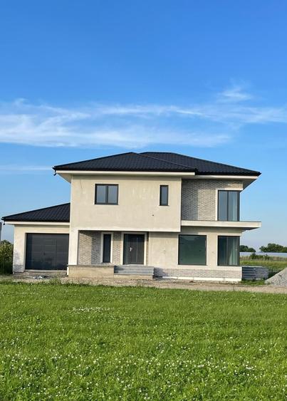 Casă cu 4 camere decomandat în Rădăuți
