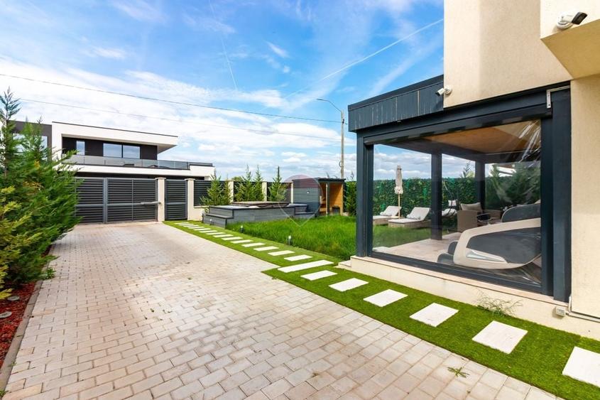 Casă individuală cu 4 camere cu Teren 375 Mp în Central