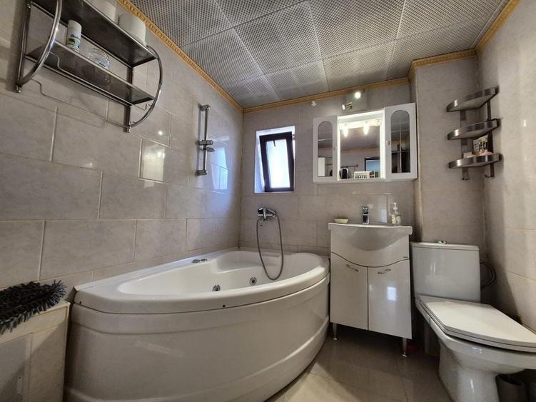 Casă cu 4 camere în Central