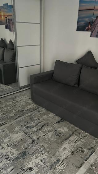 Apartament cu 3 camere semidecomandat în 9 Mai