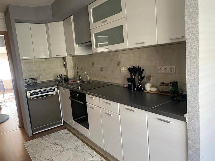 Apartament cu 3 camere decomandat în Central