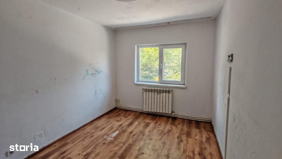 Apartament cu 3 camere decomandat în Micro 14