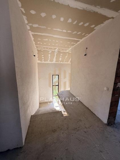 Casă cu 5 camere în Valea Borcutului