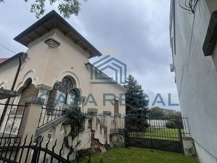 Casă individuală cu 5 camere cu Canalizare în Central