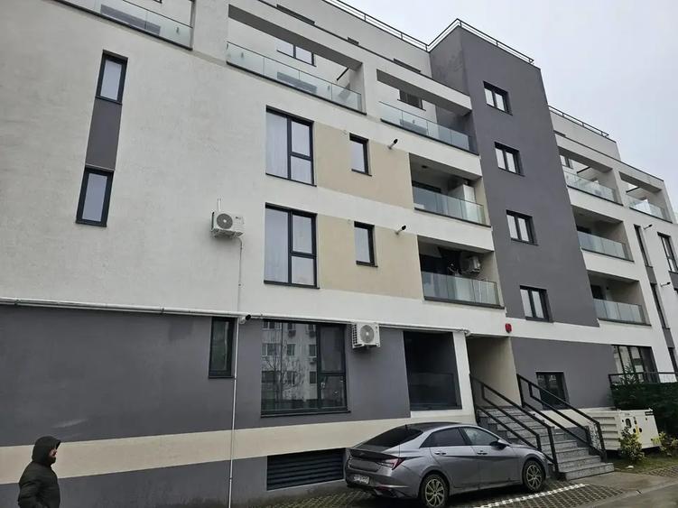 Apartament cu 3 camere decomandat în Theodor Pallady