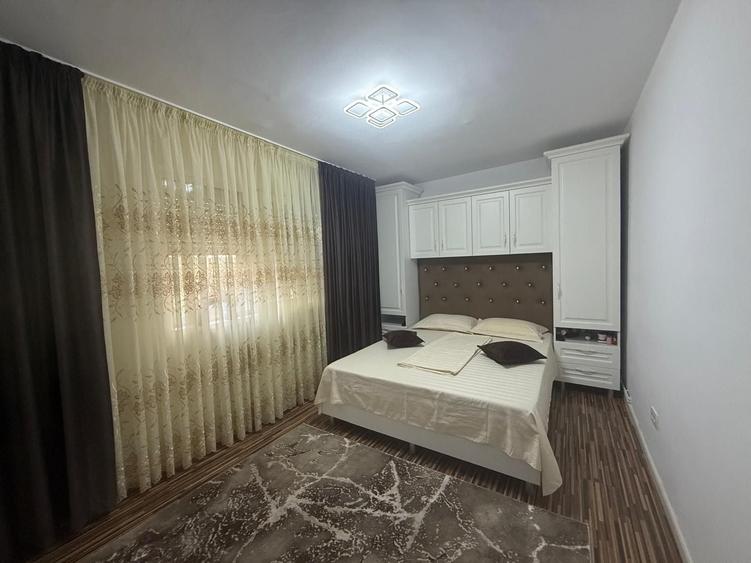Apartament cu 3 camere semidecomandat în Central