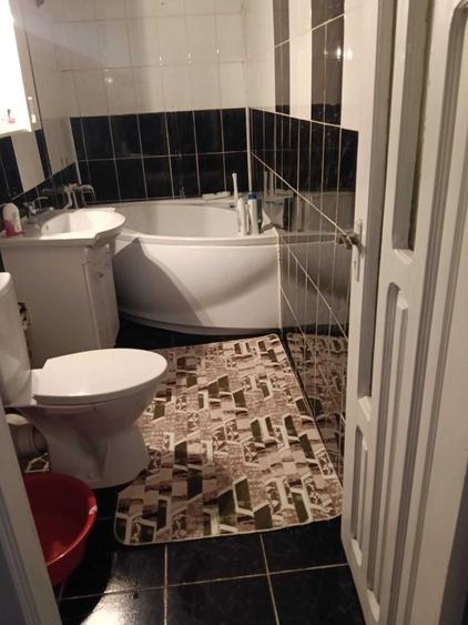 Vand apartament in orasul Marasesti, str. Garoafei, etajul 4 cu 3 camere. Apartamentul este bine intretinut si se vinde complet mobilat. - 5